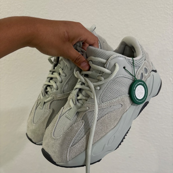 Shoes - Picture 5 of 6